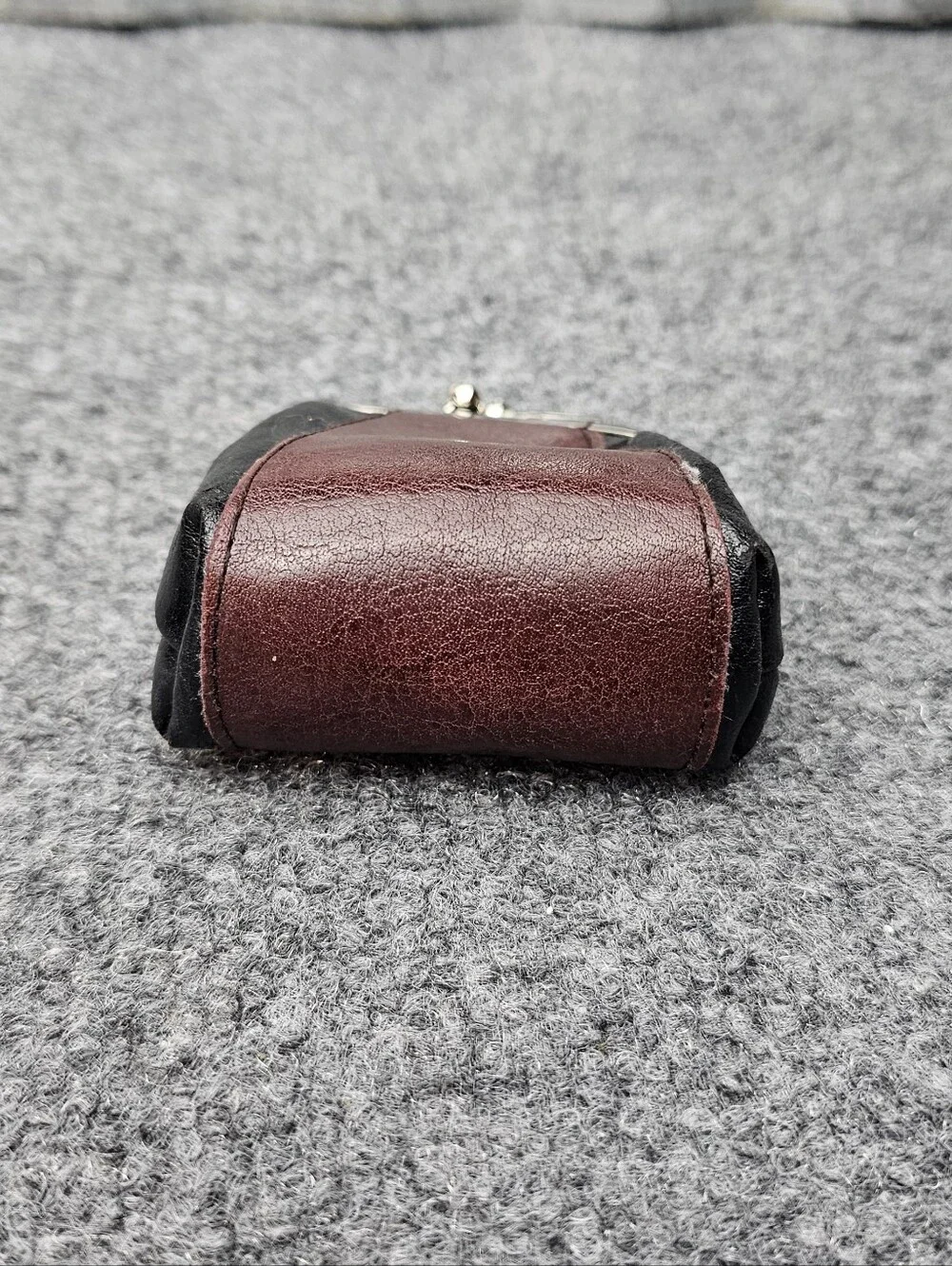 Unisex- Vintage Madeira Two-Tone Leather Coin Purse | Classic Kiss-Lock Clasp